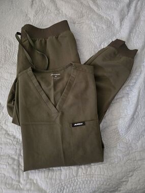 jaanuu scrub set size large color deep olive
